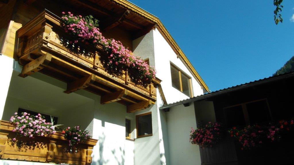 Luenerhof Guest House Neustift im Stubaital Room photo